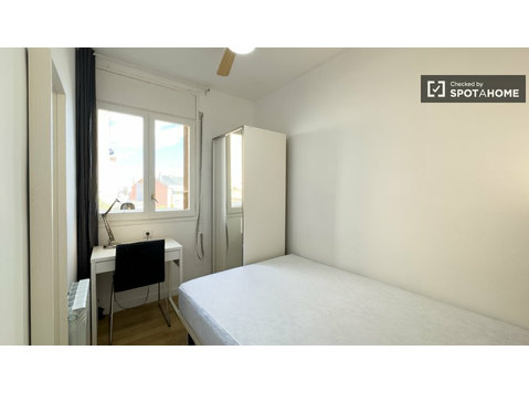 Zimmer zu vermieten in 4-Zimmer-Wohnung in Esquerra Eixample - Zu Vermieten