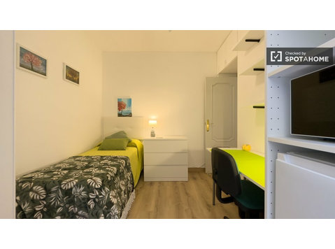 Quarto para alugar em apartamento de 4 quartos em Sants,… - Aluguel