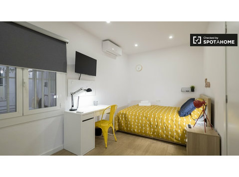 Barcelona, Sants, 5 yatak odalı daire Kiralık Oda - Kiralık