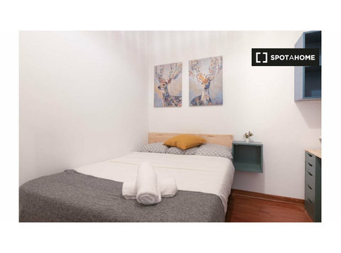 Zimmer zu vermieten in 5-Zimmer-Wohnung in Barcelona - Zu Vermieten