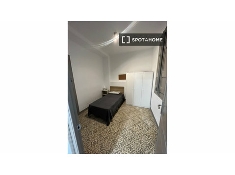 Quarto para alugar em apartamento de 5 quartos em Barcelona - Aluguel