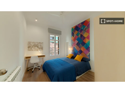 Zimmer zu vermieten in 5-Zimmer-Wohnung in Barcelona - Zu Vermieten