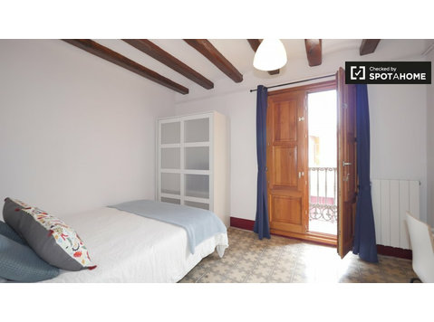 Room for rent in 5-bedroom apartment in Barri Gòtic - เพื่อให้เช่า