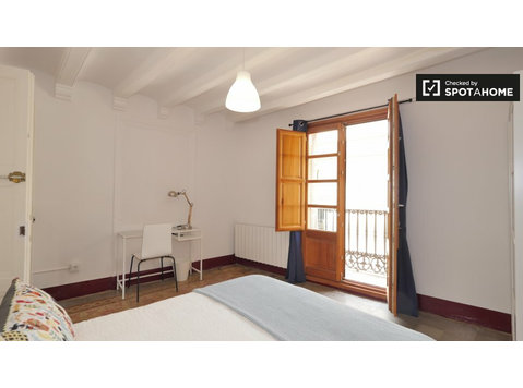 Zimmer zur Miete in 5-Zimmer-Wohnung in Barri Gòtic - Zu Vermieten