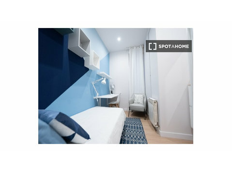 Room for rent in 5-bedroom apartment in Eixample, Barcelona - Til leje