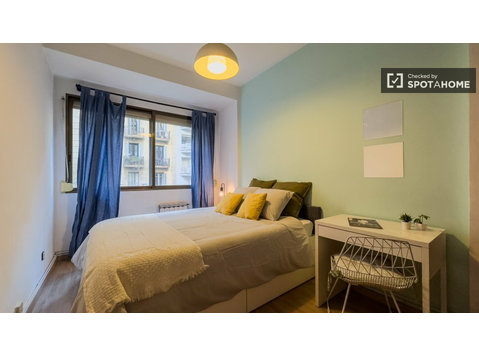 Room for rent in 5-bedroom apartment in Eixample, Barcelona - Til Leie