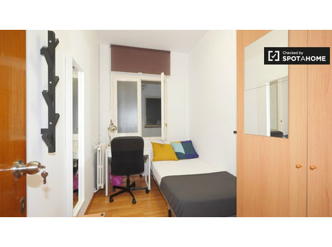 Quarto para alugar em apartamento de 5 quartos em Eixample… - Aluguel