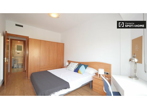 Zimmer zur Miete in 5-Zimmer-Wohnung in Eixample Dreta - Zu Vermieten