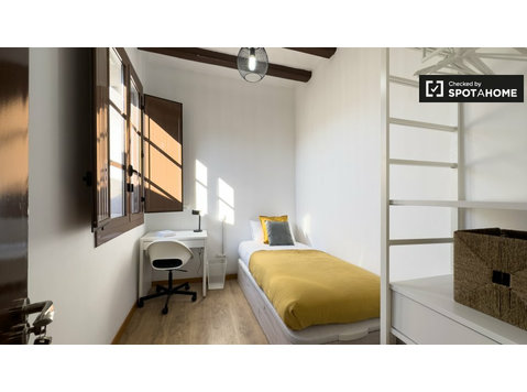Quarto para alugar em apartamento de 5 quartos em El Raval,… - Aluguel
