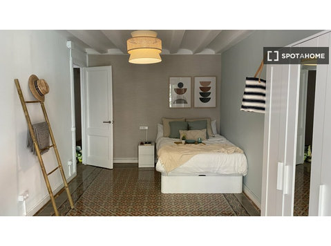 Room for rent in 5-bedroom apartment in El Raval, Barcelona - Za iznajmljivanje