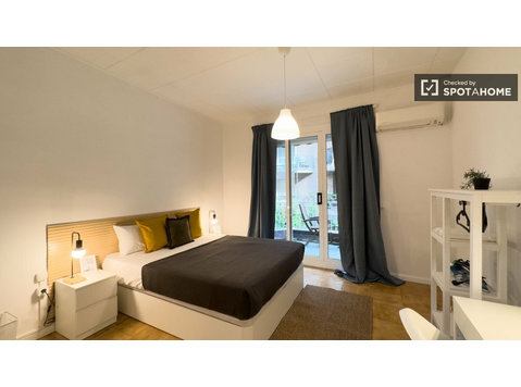 Room for rent in 6-bedroom apartment in Barcelona - 空室あり