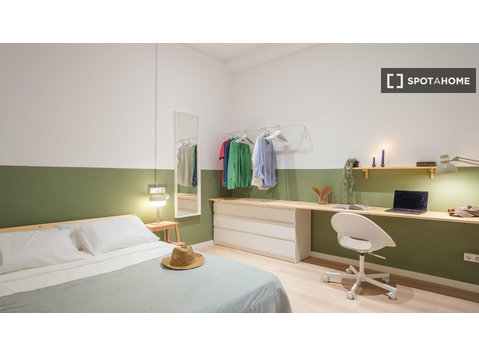 Room for rent in 6-bedroom apartment in El Raval, Barcelona - Til leje