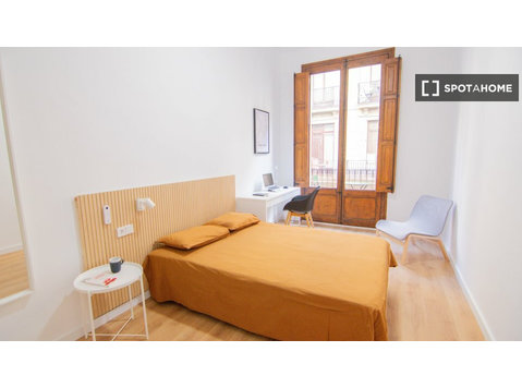 Room for rent in 6-bedroom apartment in El Raval, Barcelona - 空室あり