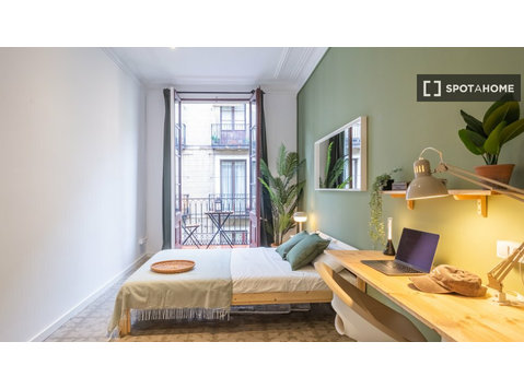 Quarto para alugar em apartamento de 6 quartos em El Raval,… - Aluguel