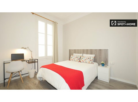 Zimmer zur Miete in 6-Zimmer-Wohnung in Esquerra Eixample - Zu Vermieten