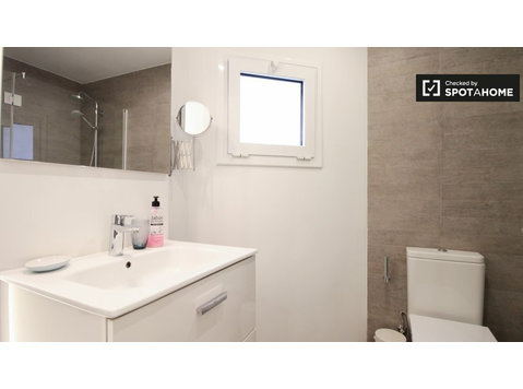 Zimmer zu vermieten in 6-Zimmer-Wohnung in Horta-Guinardó - Zu Vermieten