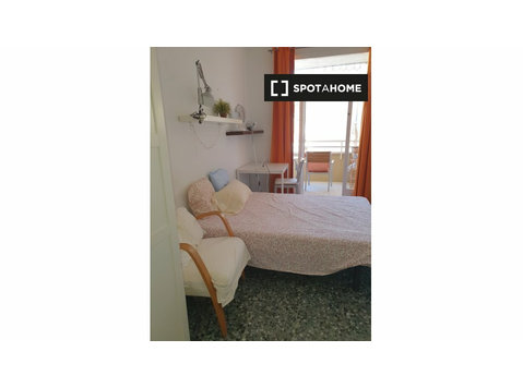 Room for rent in 6-bedroom apartment in Les Corts - Til leje