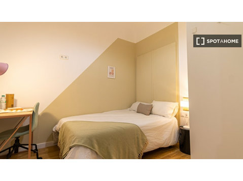 Room for rent in 6-bedroom apartment in Raval, Barcelona - Te Huur