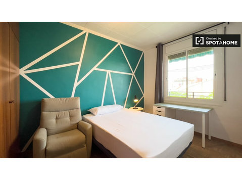 Room for rent in 6-bedroom apartment in Sants, Barcelona - 出租