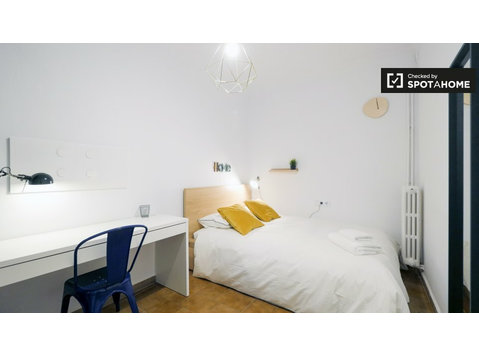 Room for rent in 6-bedroom apartment in Sarrià-Sant Gervasi - برای اجاره