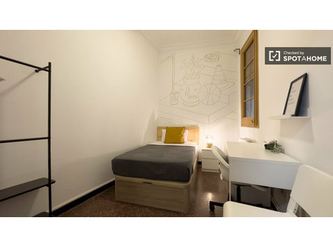 Room for rent in 7-bedroom apartment in Barcelona - Til Leie