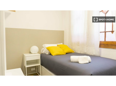 Room for rent in 7-bedroom apartment in Barcelona - 空室あり