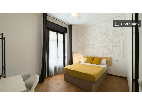 Quarto para alugar em apartamento de 7 quartos em Barcelona - Aluguel