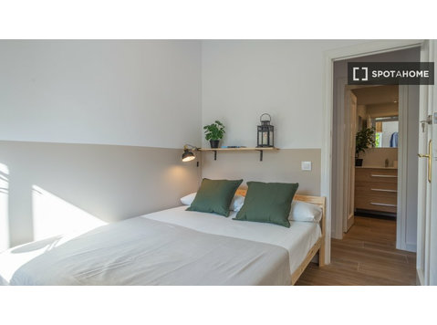 Quarto para alugar em apartamento de 7 quartos em Barcelona - Aluguel