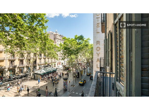 Quarto para alugar em apartamento de 7 quartos em Barcelona - Aluguel