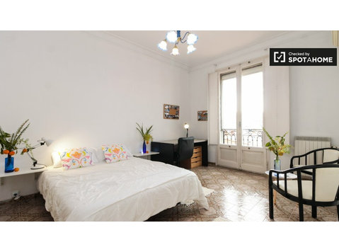 Barri Gòtic'de 7 yatak odalı daire kiralık oda - Kiralık