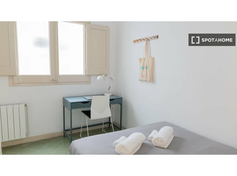 Room for rent in 7-bedroom apartment in Eixample, Barcelona - Til Leie