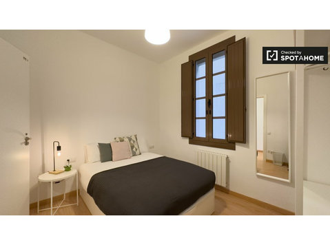 Room for rent in 7-bedroom apartment in El Raval, Barcelona - Aluguel