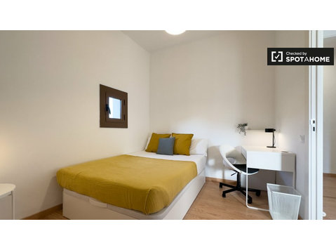 Room for rent in 7-bedroom apartment in El Raval, Barcelona - Te Huur