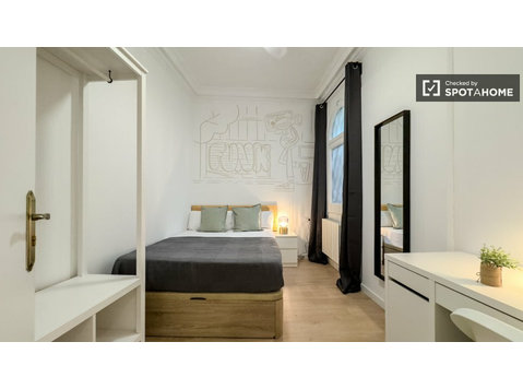 Room for rent in 8-bedroom apartment in Barcelona - De inchiriat