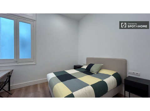 Room for rent in 8-bedroom apartment in Barcelona - Te Huur