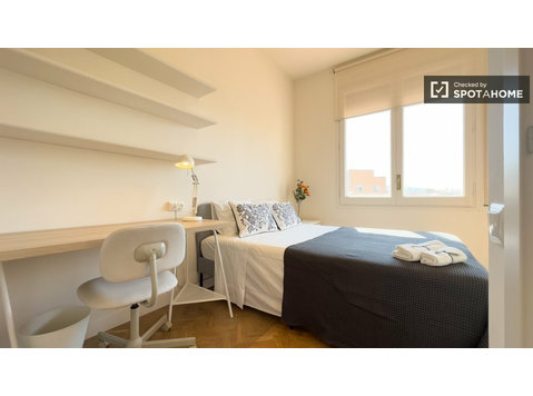 Room for rent in 8-bedroom apartment in Eixample, Barcelona - برای اجاره
