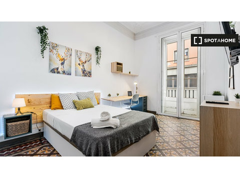 Room for rent in 8-bedroom apartment in El Born, Barcelona - For Rent