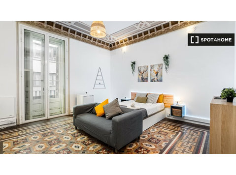 Room for rent in 8-bedroom apartment in El Born, Barcelona - เพื่อให้เช่า