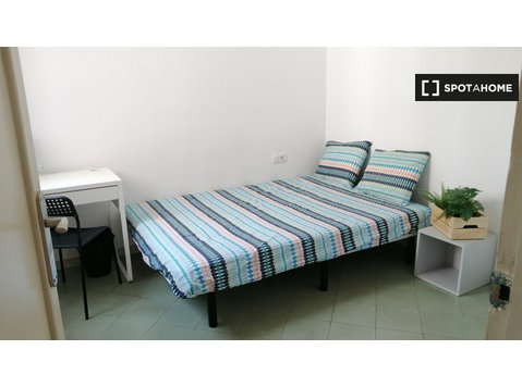 Room for rent in 9-bedroom apartment in Barcelona - K pronájmu