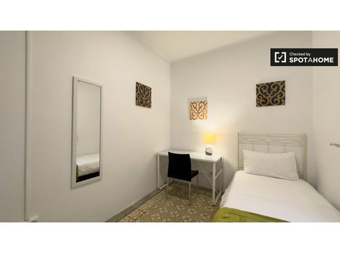 Chambre à louer dans un appartement de 9 chambres à… - À louer