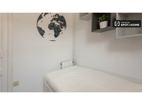 Zimmer zu vermieten in 9-Zimmer-Wohnung in Gracia, Barcelona - Zu Vermieten