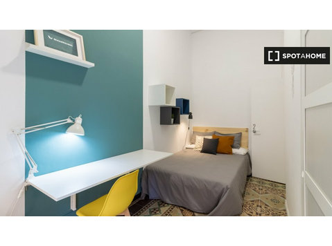 Zimmer zu vermieten in 9-Zimmer-Wohnung in Gracia, Barcelona - Zu Vermieten