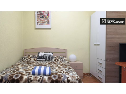 Room for rent in Eixample Dreta, Barcelona - De inchiriat