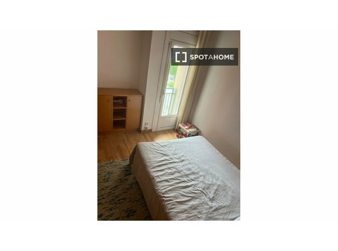Stanza in affitto in un appartamento con 3 camere da letto… - In Affitto