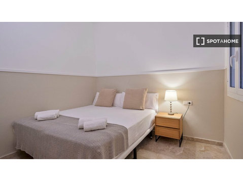 Zimmer zu vermieten in einer 4-Zimmer-Wohnung in Barcelona - Zu Vermieten