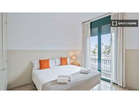 Zimmer zu vermieten in einer 4-Zimmer-Wohnung in Barcelona - Zu Vermieten