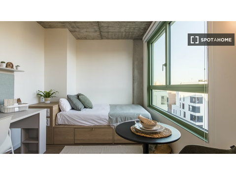 Room for rent in a residence in Barcelona - Vuokralle