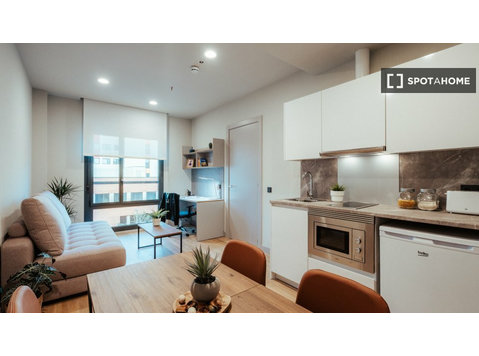 Chambre à louer dans une résidence à Barcelone - À louer