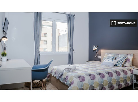 Zimmer zu vermieten Wohnung in Eixample Dreta, Barcelona - Zu Vermieten