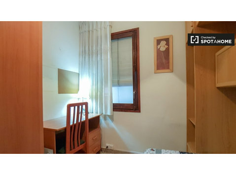 Chambre à louer dans un confortable appartement de 3… - À louer